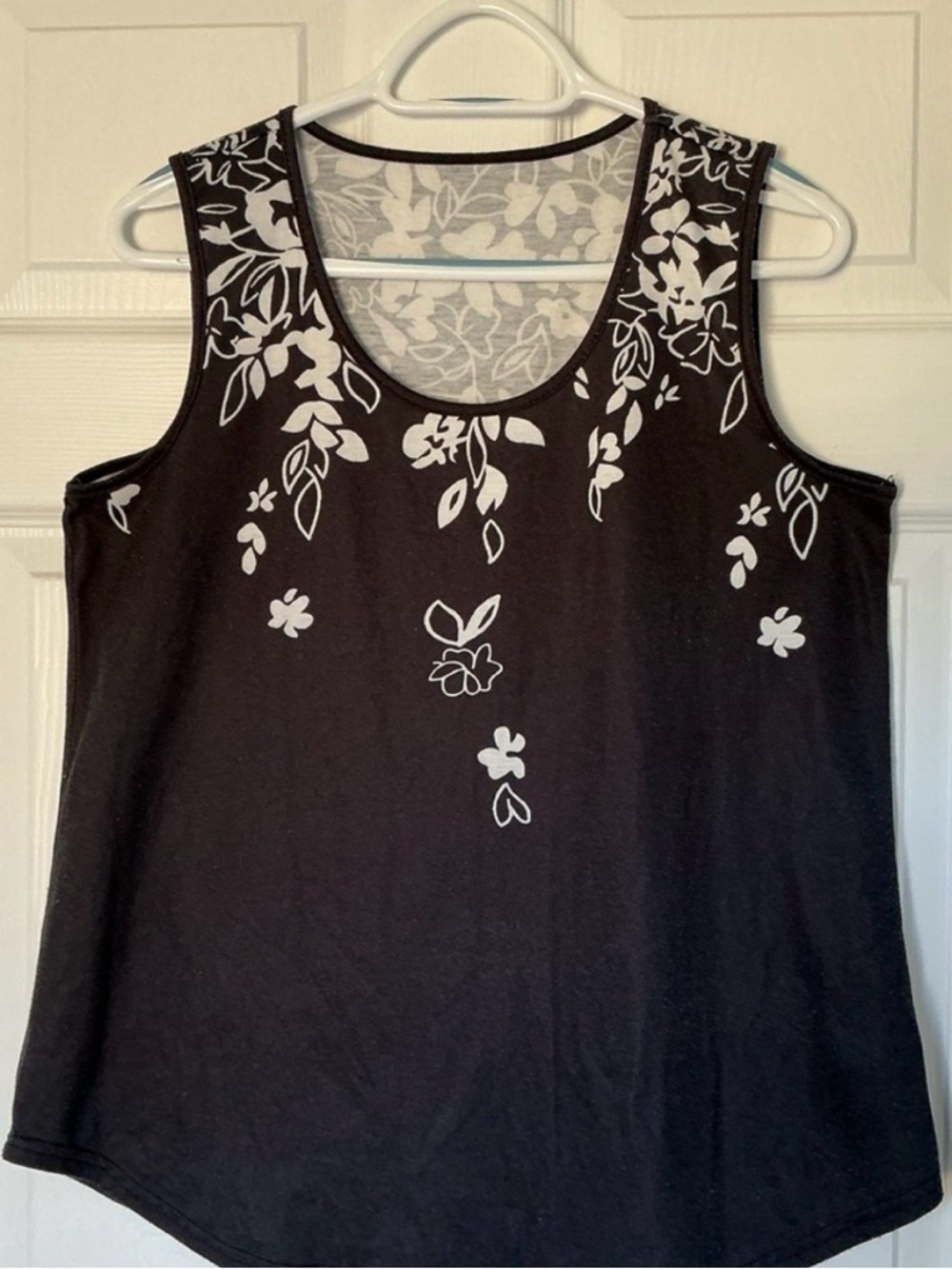 Black Floral Scoop Neck Tank Top - Women